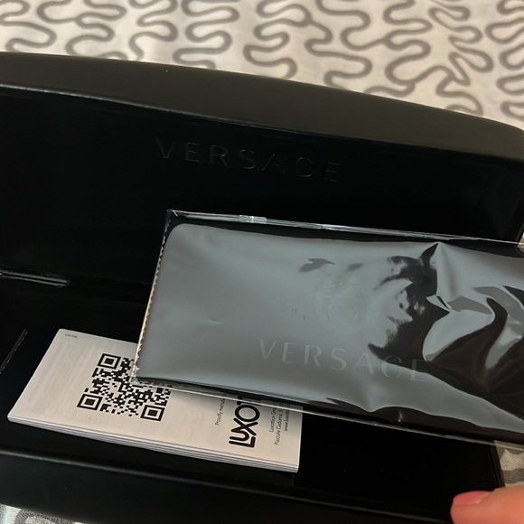 Versace Sunglasses - Picture 5 of 9